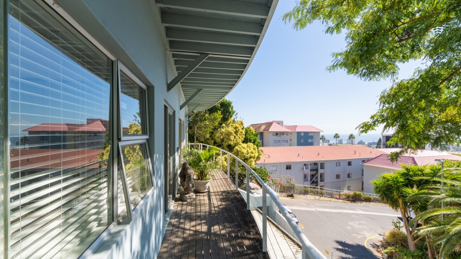 2 Bedroom Property for Sale in Green Point Western Cape